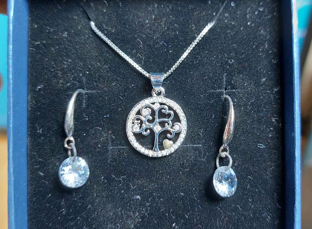 Conjunto collar y pendientes