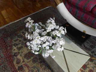 Jarron con flores artificiales