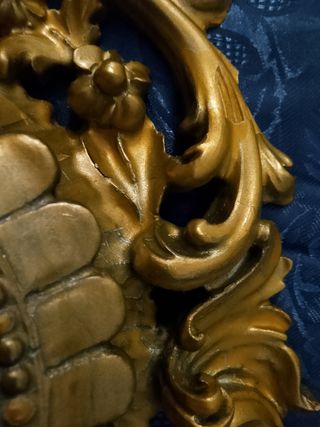 Barometro in legno intagliato a mano