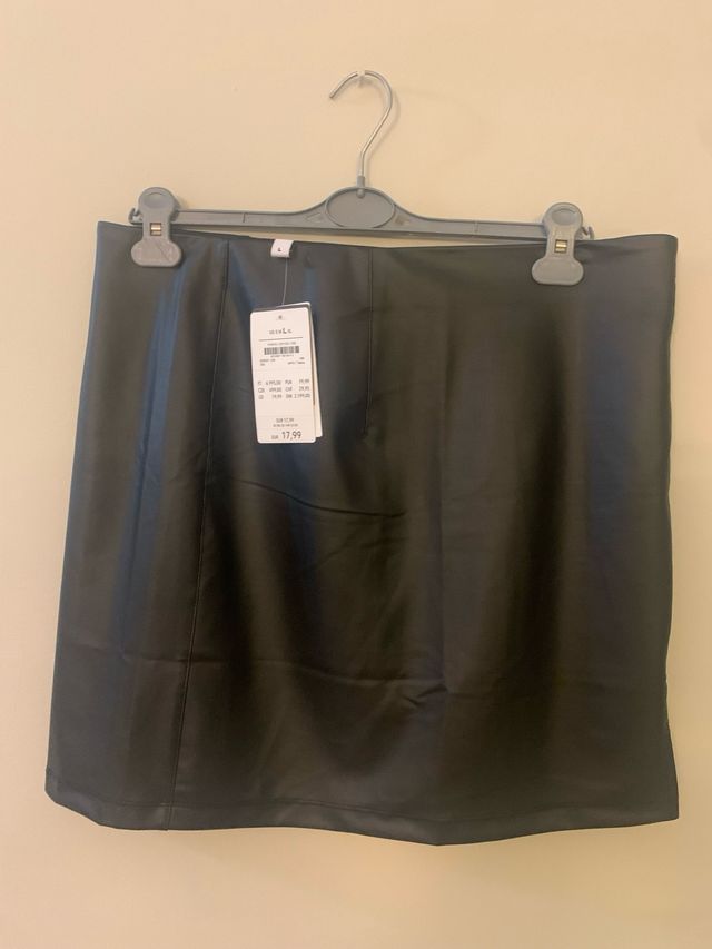 Minigonna nera in similpelle taglia L (44-46)