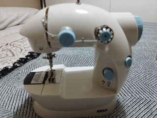 Maquina coser de juguete