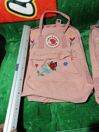 Mochila bordada a mano