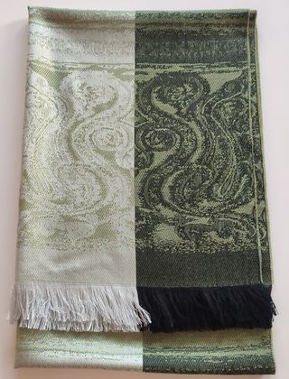 Elegante pañuelo estampado muy vistoso