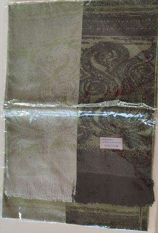 Elegante pañuelo estampado muy vistoso