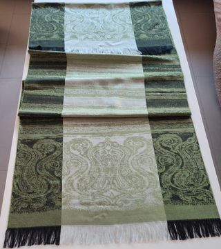 Elegante pañuelo estampado muy vistoso