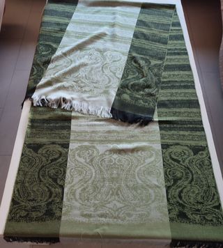 Elegante pañuelo estampado muy vistoso