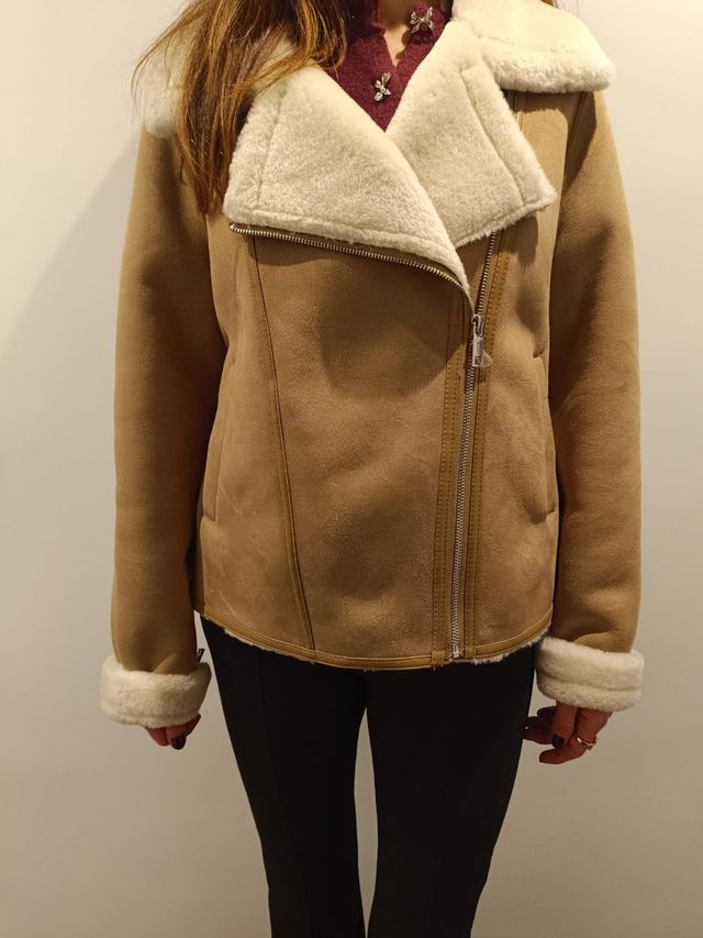 PRECIOSO CHAQUETÓN.CAMEL