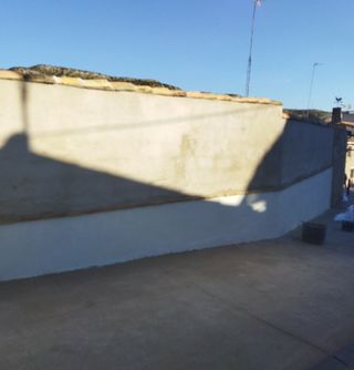 Albañil, Electrista y Pintor.