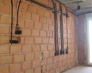 Albañil, Electrista y Pintor.