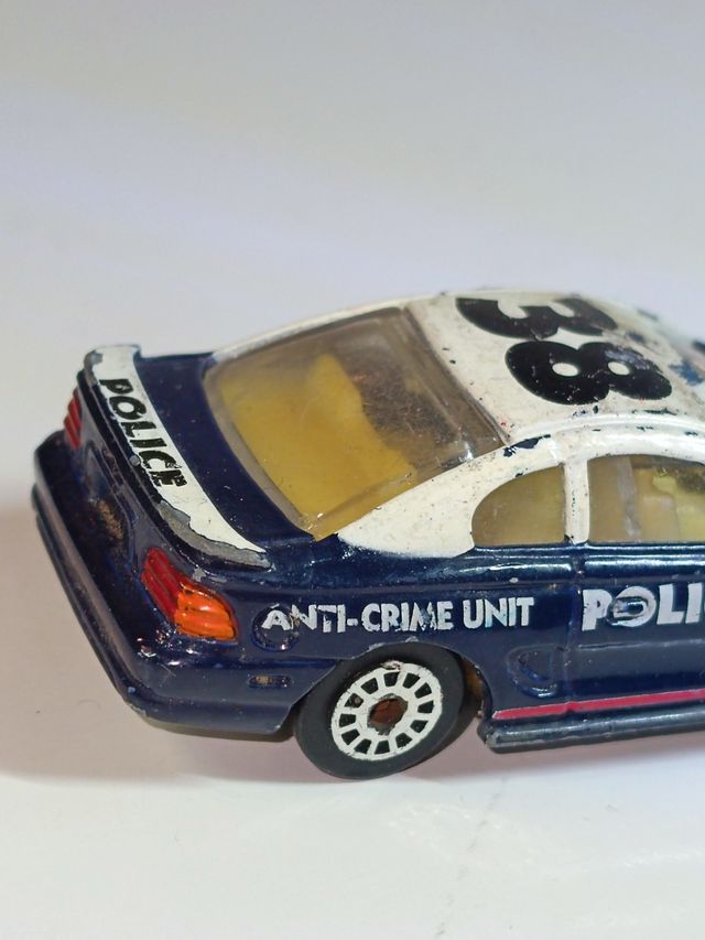 COCHE VINTAG POLICÍA 1/64