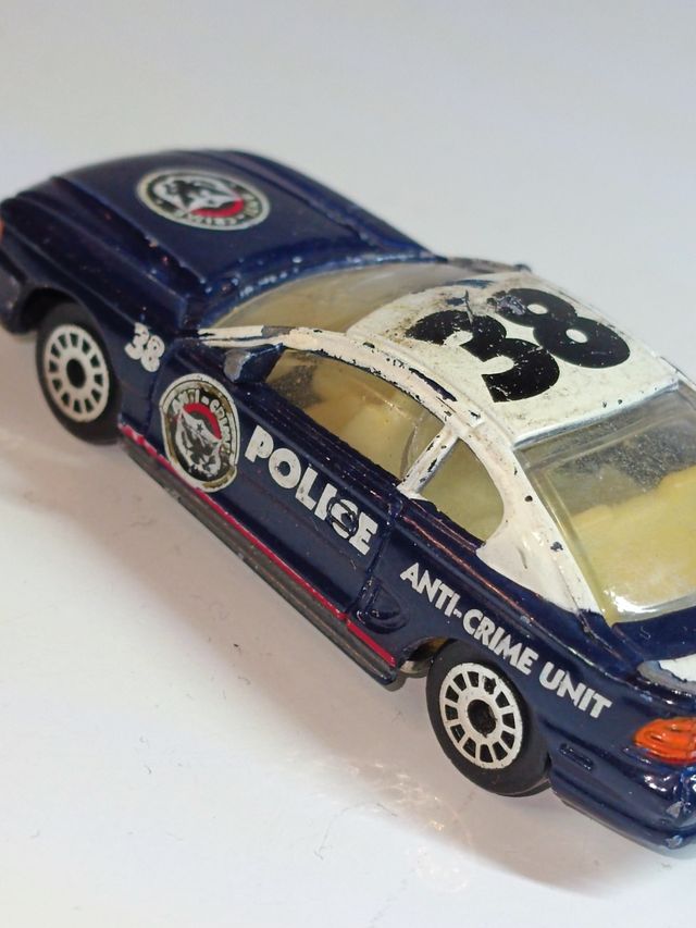 COCHE VINTAG POLICÍA 1/64