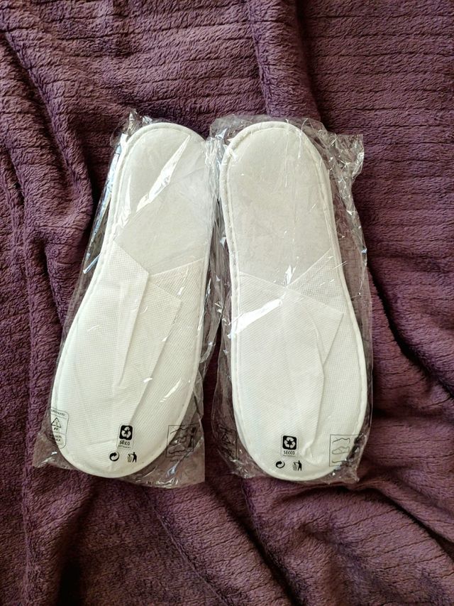 4 paia di pattine per ospiti