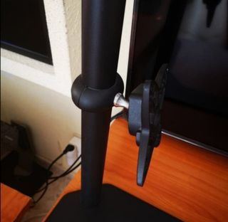 Soporte vertical 360 grados VESA 75x75mm 100x100mm