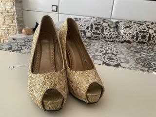 Zapatos/sandalias dorados