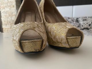 Zapatos/sandalias dorados