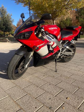 Yamaha r1 2001
