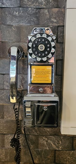 Percheros vintage,reloj vintaje.