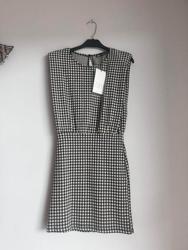 Vestido cuadros con hombrera