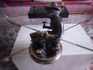 Escultura metalica de artesano zapatero