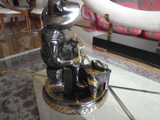 Escultura metalica de artesano zapatero