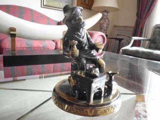 Escultura metalica de artesano zapatero