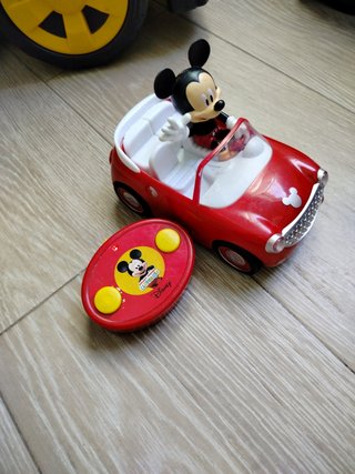 Coche teledirigido de Mickey mouse