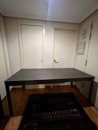 Mesa de comedor extensible con sillas