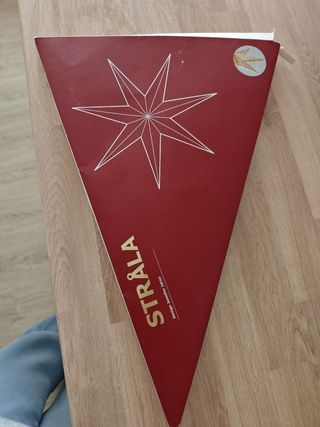 Estrella grande dorada de decoración sin luz
