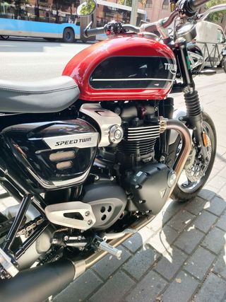 TRIUMPH SPEED TWIN