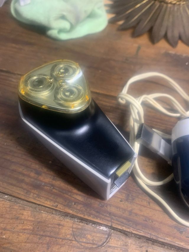 Dos maquinillas de afeitar vintage