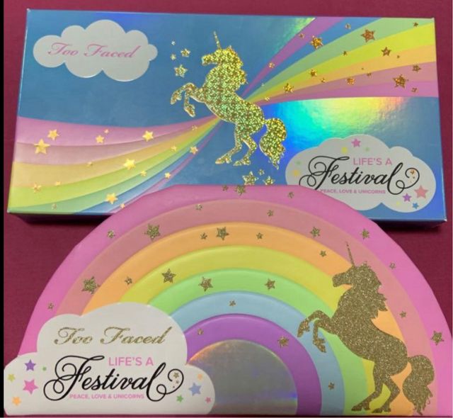 Paleta Lives a festival Too Faced