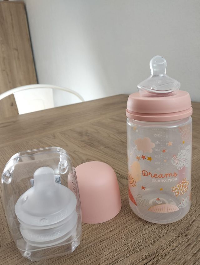 Biberón Suavinex con tetinas extras