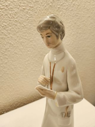 Figura porcelana de Medico