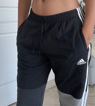 Pantalon de chandal negro y gris