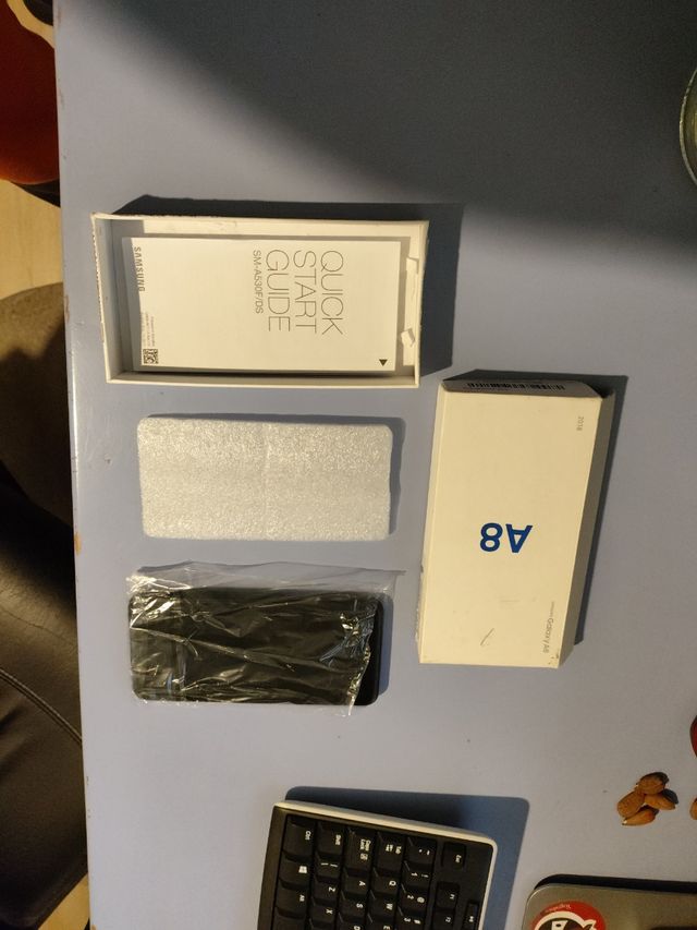 Teléfono móvil Samsung a8