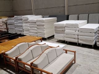 Nave de mobiliario y decoracion de hotel