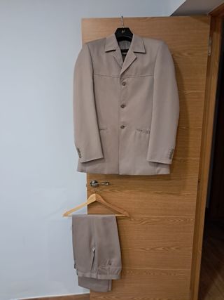 Traje beige