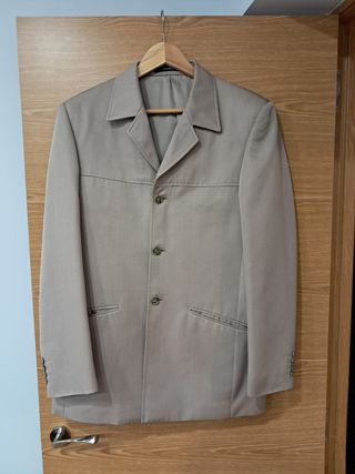Traje beige