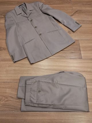Traje beige