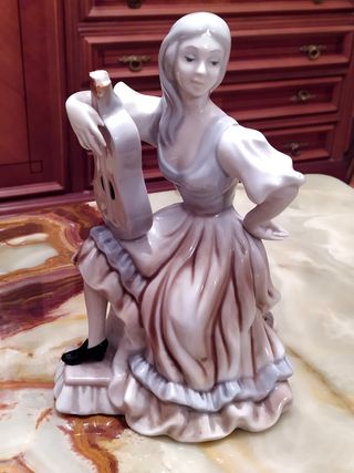 Figura de porcelana Tengra