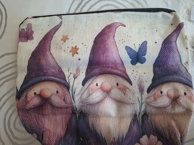 Neceser gnomos morado y beige