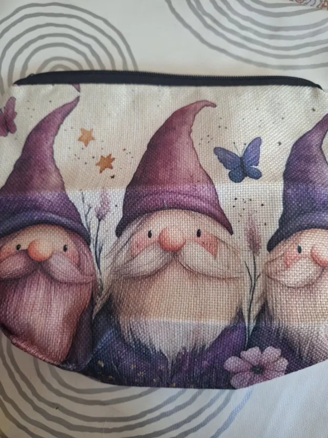Neceser gnomos morado y beige