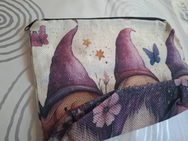 Neceser gnomos morado y beige