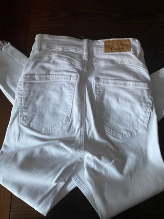 Pantalones stradivarius blancos