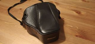 Cámara Nikon F-601M + objetivo + funda