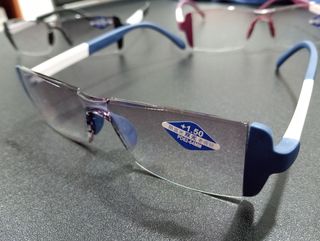 3 gafas Bifocales Azules 1.5 y Rojas y Negras 1