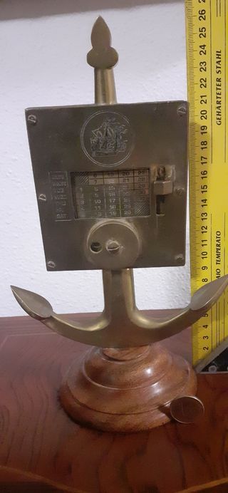 Calendario perpetuo náutico antiguo de bronce.