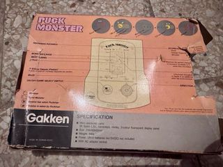 consola retro de los años 80: Puck Monsters