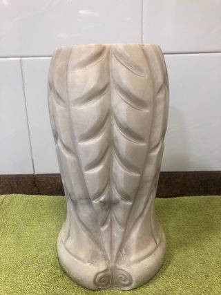 PIE de MARMOL (medidas 28 x 12 )