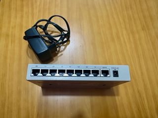 Conmutador de red (Switch) de 8 puertos